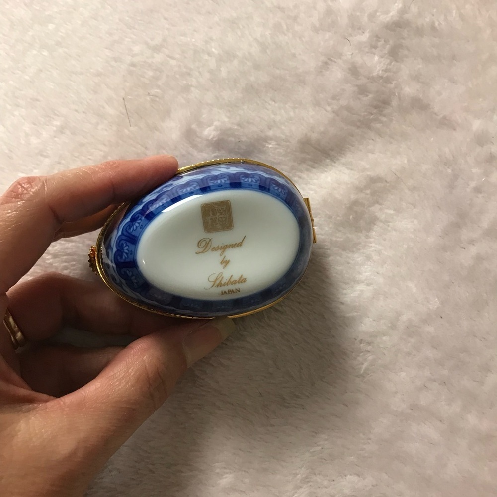 Designed By Shibata Japan Porcelain Hand Painted Egg Shaped Hinged Trinket Box - Picture 7 of 13